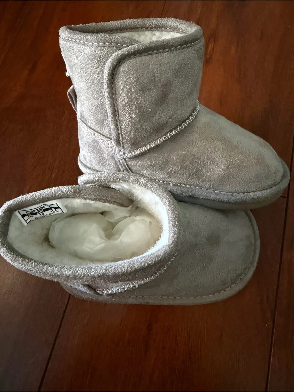 Kids Plush-Lined Boot in Light Gray - Cozy Winter Footwear Size 4